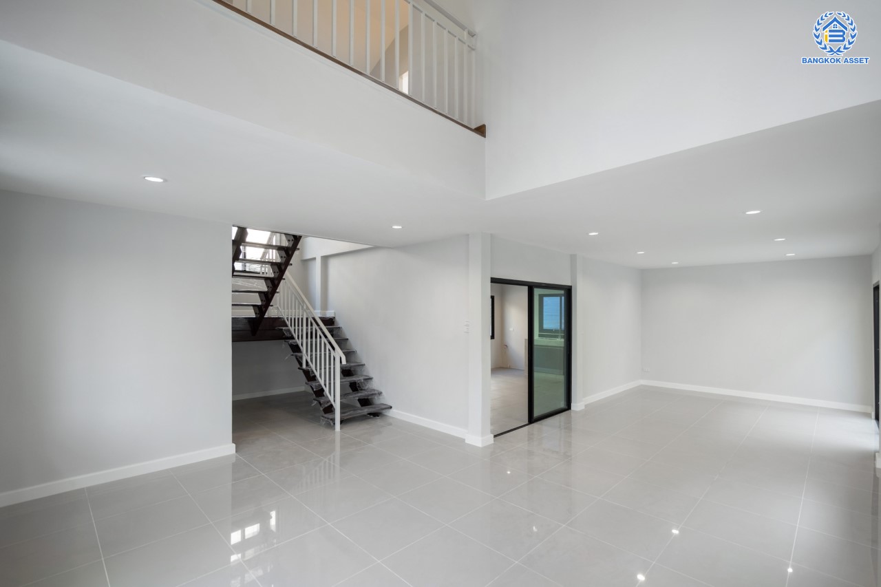 บ้านมือสองตกแต่งใหม่ ทำเลใจกลางเมือง ม.บ้านประชาชื่น ประชาชื่น-สามัคคี เนื้อที่ 60 ตร.ว. ฟังก์ชัน 3 ห้องนอน 2 ห้องน้ำ 2 ที่จอดรถ บนทำเลเดินทางสะดวก เชื่อมต่อหลายเส้นทาง ใกล้เดอะมอลล์งามวงศ์วาน เซ็นทรัลแจ้งวัฒนะ ทางด่วน และรถไฟฟ้า (สายสีชมพู)